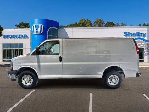 Used 2024 Chevrolet Express 2500 w/ Driver Convenience Package image 5