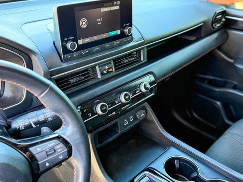 Used 2025 Honda Pilot Sport image 9