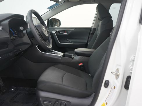 Used 2025 Toyota RAV4 XLE image 24