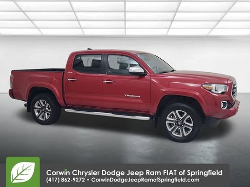Used 2017 Toyota Tacoma Limited image 1