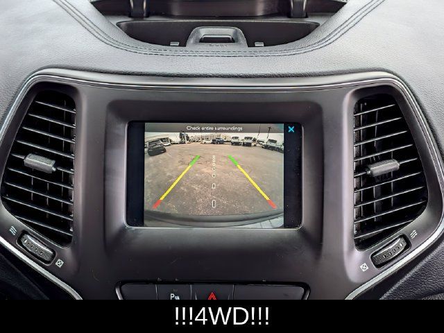 Used 2019 Jeep Cherokee Latitude Plus w/ Cold Weather Group AWD/4WD image 35