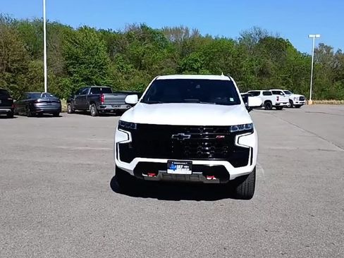 Used 2024 Chevrolet Suburban Z71 w/ Luxury Package AWD/4WD image 3