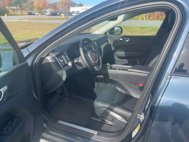 Used 2024 Volvo XC60 B5 Core w/ Protection Package Premier AWD/4WD image 7