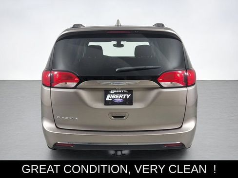 Used 2017 Chrysler Pacifica Touring Plus w/ Tire & Wheel Group FWD image 4
