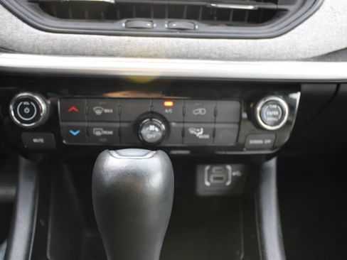 Used 2024 Jeep Compass Latitude image 29