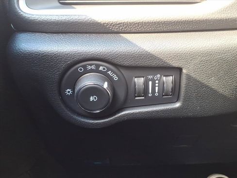 New 2026 Chrysler Pacifica Select image 14