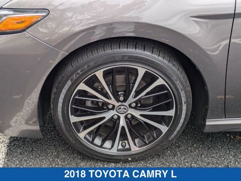 Used 2018 Toyota Camry SE w/ Moonroof Package image 11
