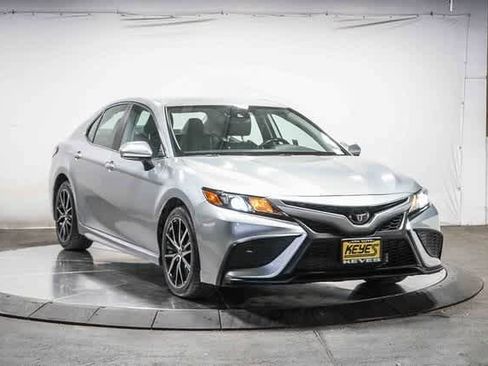 Certified 2023 Toyota Camry SE image 6