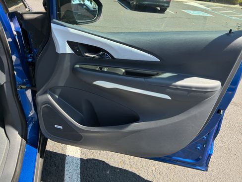Used 2021 Chevrolet Bolt Premier w/ Infotainment Package FWD image 58