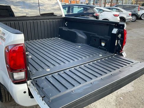 Used 2019 Toyota Tacoma TRD Off-Road w/ TRD Premium Off Road Package image 9