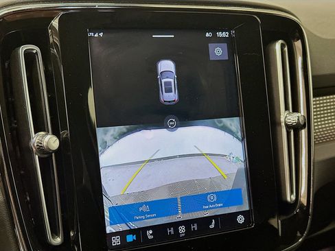 Used 2022 Volvo XC40 P8 Recharge Plus image 23