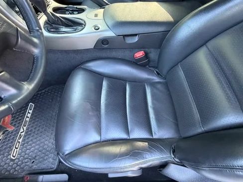 Used 2005 Chevrolet Corvette Coupe w/ Preferred Equipment Group RWD image 24