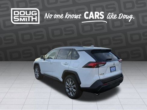 Used 2019 Toyota RAV4 XLE Premium image 3