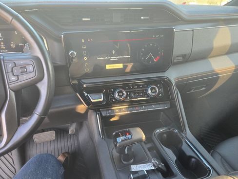 Used 2025 GMC Sierra 1500 AT4 w/ AT4 Premium Package AWD/4WD image 9