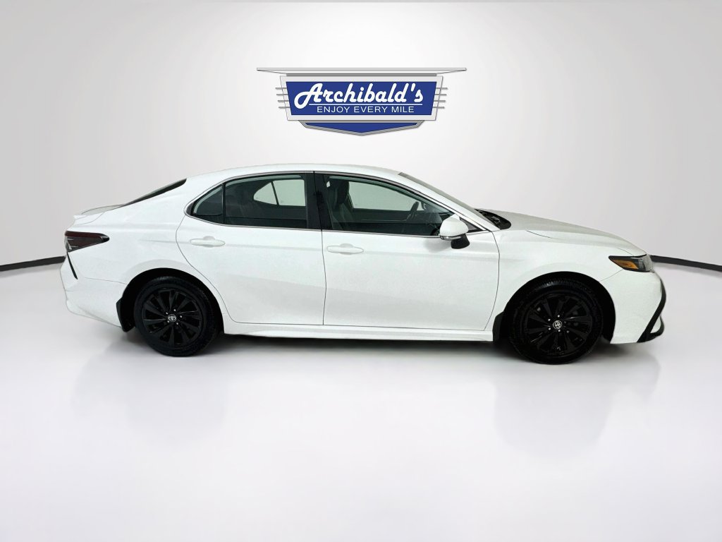 Used 2022 Toyota Camry SE FWD image 9