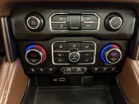 Used 2021 Chevrolet Suburban High Country w/ Premium Package AWD/4WD image 43