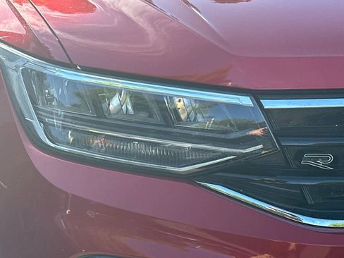 Used 2024 Volkswagen Tiguan SE R-Line AWD/4WD image 9