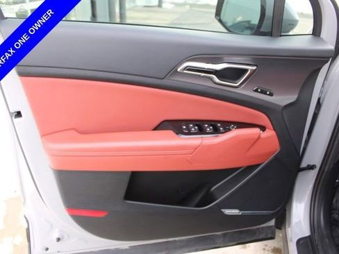 Used 2025 Kia Sportage SX image 19