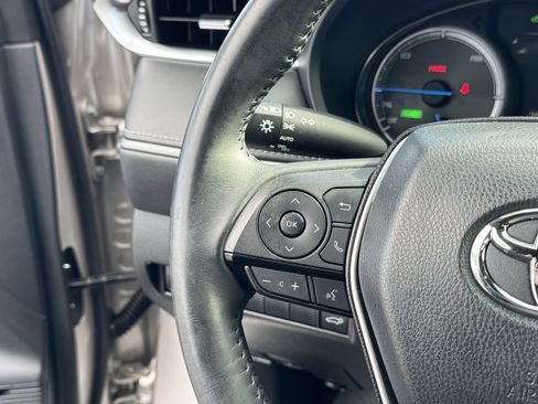 Used 2021 Toyota Venza XLE image 21