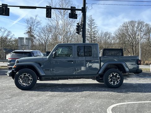 New 2026 Jeep Gladiator Sahara image 25