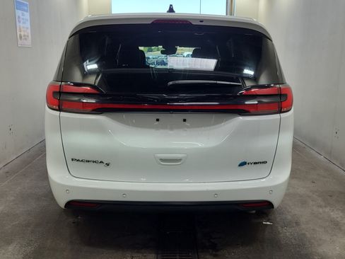 Used 2023 Chrysler Pacifica Touring-L w/ S Appearance Package FWD image 5