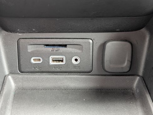 Used 2024 GMC Terrain SLT image 19