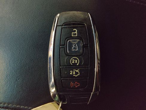 Used 2017 Lincoln MKZ Reserve FWD image 32