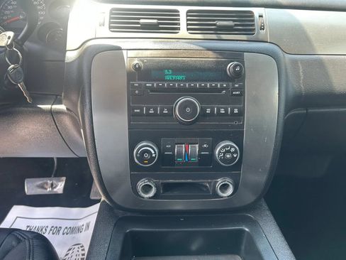 Used 2007 Chevrolet Suburban 2500 w/ Skid Plate Package AWD/4WD image 11