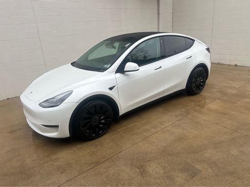 Used 2022 Tesla Model Y Performance image 5