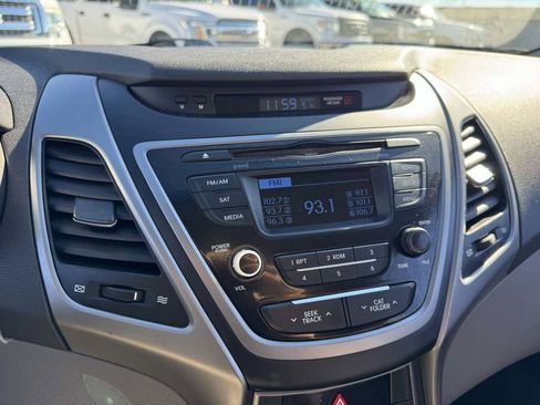 Used 2014 Hyundai Elantra SE image 27