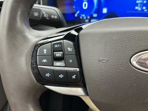 Used 2023 Ford Explorer Platinum w/ Technology Package AWD/4WD image 19