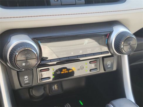 Used 2024 Toyota RAV4 Limited image 28