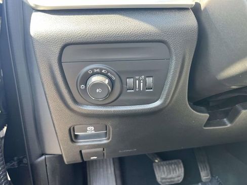 Certified 2023 Jeep Grand Cherokee Limited image 25