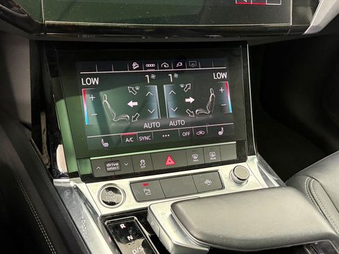 Used 2021 Audi e-tron Premium w/ Convenience Plus Package image 31