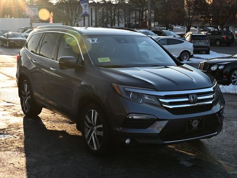 Used 2017 Honda Pilot Touring image 5