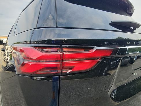 Used 2023 Chevrolet Traverse LT w/ LPO, Floor Liner Package AWD/4WD image 10