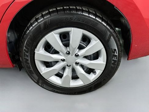 Used 2016 Toyota Corolla LE image 28