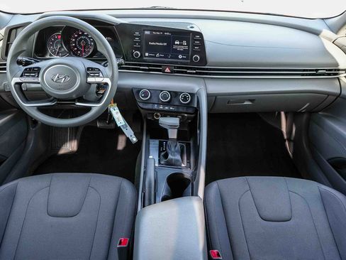 Used 2023 Hyundai Elantra SE FWD image 15