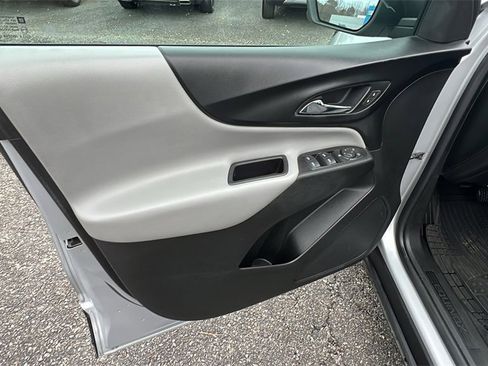 Used 2020 Chevrolet Equinox LS image 11