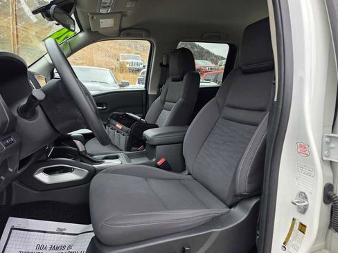 Used 2024 Nissan Frontier SV image 17