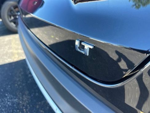 Used 2025 Chevrolet Trax LT w/ LT Convenience Package FWD image 12