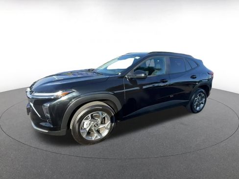 Used 2025 Chevrolet Trax LT image 8