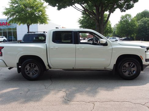 Used 2025 Nissan Frontier SV RWD image 9