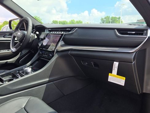 New 2025 Jeep Grand Cherokee L Overland image 8