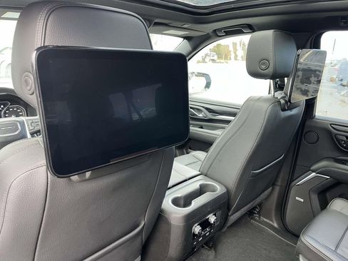 Used 2021 GMC Yukon XL Denali w/ Denali Premium Package image 13