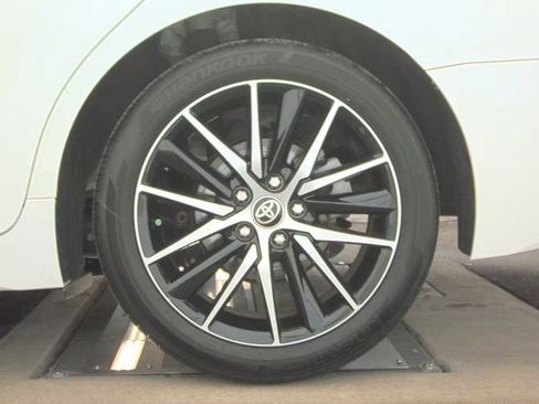 Used 2024 Toyota Camry SE image 13