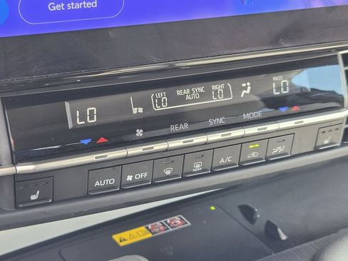 Used 2026 Toyota Sienna XLE FWD image 20
