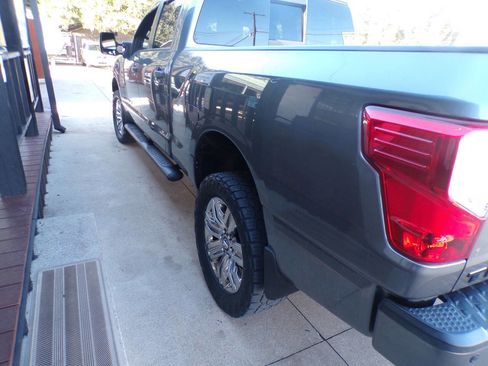 Used 2018 Nissan Titan SL w/ Midnight Edition image 6