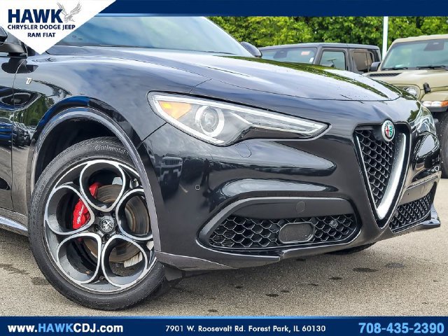 Used 2023 Alfa Romeo Stelvio Ti AWD/4WD image 3