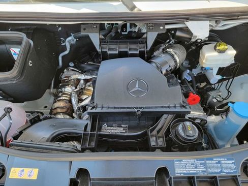 Used 2025 Mercedes-Benz Sprinter 2500 image 30